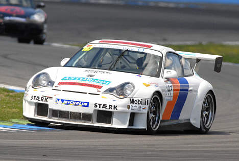 Christoffer Nygaard kørte sig til en sejr, da han debuterede i Porsche Sports Cup i den forgangne weekend. Det er lykkedes at få Porschen gjort klar til at køre i Danmark på lørdag.